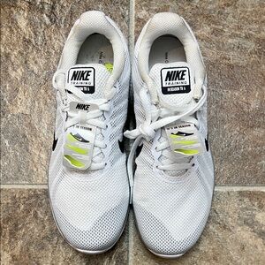 Nike White and Black In Season TR 6 shoes